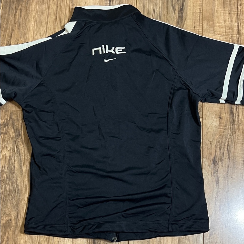 The Jacket Features Embroidered The "NIKE" On The Back Of The Neck Sz L
